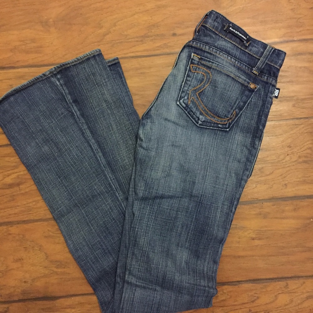 2000’s Rock & Repulic Flare leg Medium Wash Jean stitched